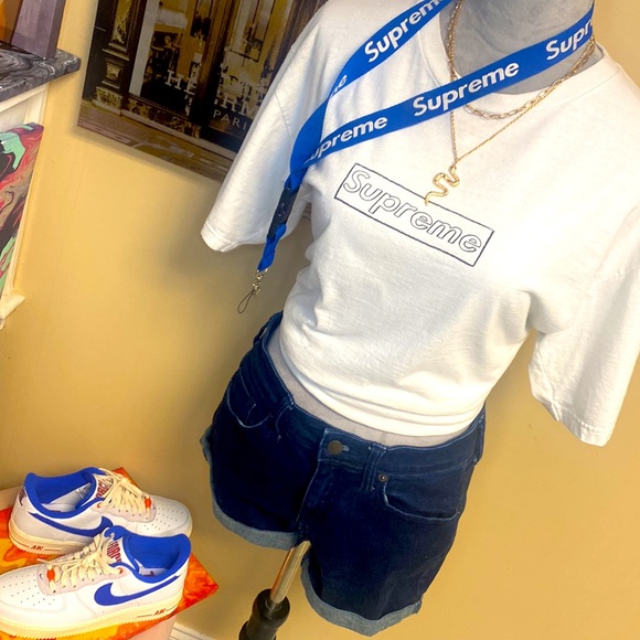 🎉 HP 🎉 Supreme x Kaws Chalk Logo T-shirt - Picture 11 of 11